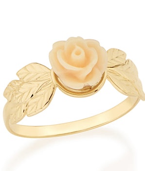 GOLD RING WITH RESIN FLOWER.