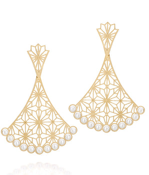 GOLD EARRING WITH PEARL