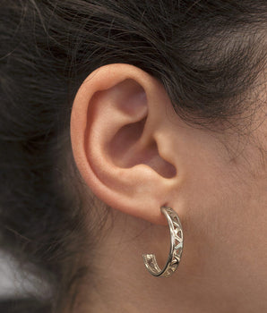 RHODIUM PLATED EARRING
