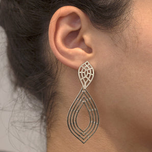 RHODIUM PLATED EARRING