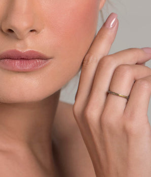 BLACK RHODIUM STUDDED SKINNY RING IN YELLOW