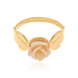 GOLD RING WITH RESIN FLOWER.