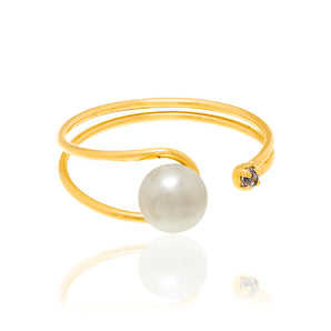 GOLD RING WITH PEARL AND ZIRCONIA