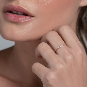GOLD STUDDED SKINNY RING IN WHITE