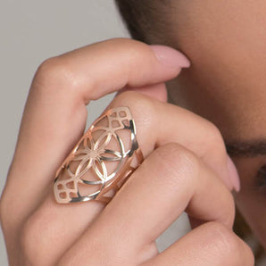 GOLD HOLLOW FLOWER RING