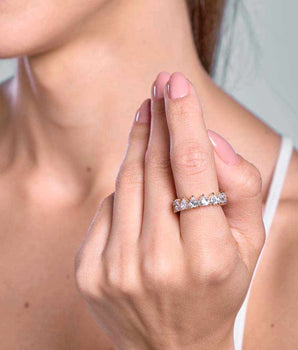 GOLD HEART STUDDED RING IN WHITE