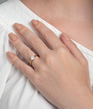 GOLD SIMPLE SOLITAIRE RING