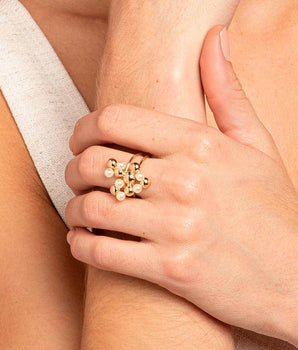 GOLD CLUSTER RING