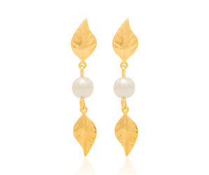 GOLD KID'S EARRING WITH PEARL
