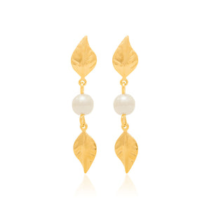 GOLD KID'S EARRING WITH PEARL