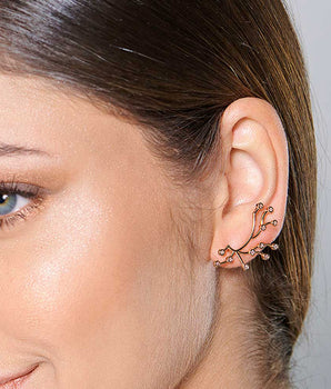 GOLD POINT OF LIGHT EAR CUFF