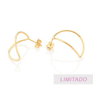 GOLD BENT OVAL EARRING