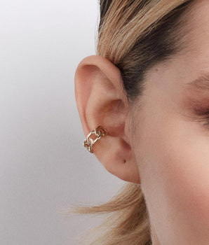 GOLD CHAIN EAR CUFF