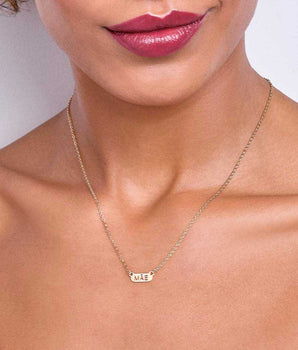 GOLD “MÃE” (MOM) NECKLACE