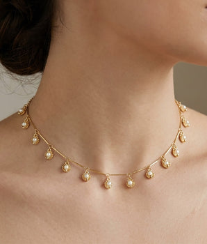 GOLD PLATED SHELL NECKLACE WITH SYNTHETIC PEARLS