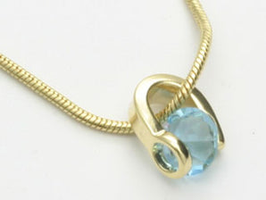 GOLD SOLITARY PENDANT