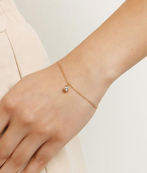 GOLD SINGLE POINT OF LIGHT BRACELET