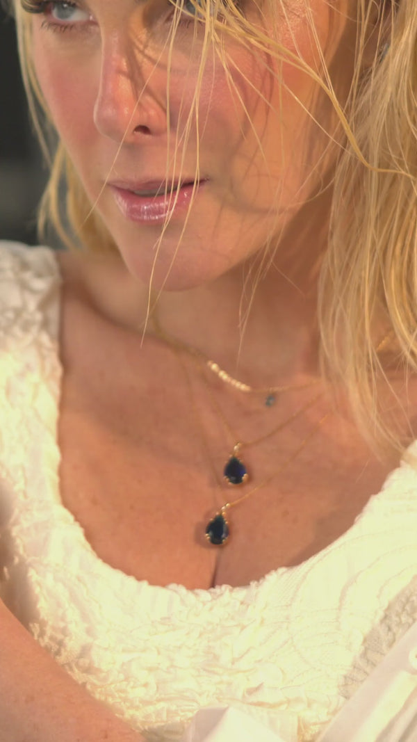 Behind-the-scenes video featuring Brazilian TV host and businesswoman Ana Hickmann for the new Azure Amore collection.